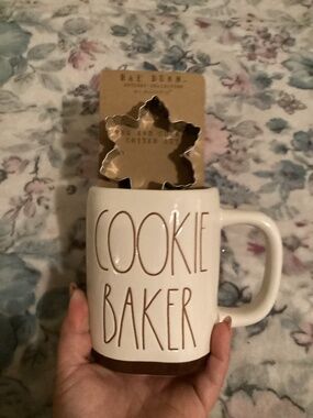 New Rae Dunn Christmas Mug with Cookie Cutter Set- cookie baker